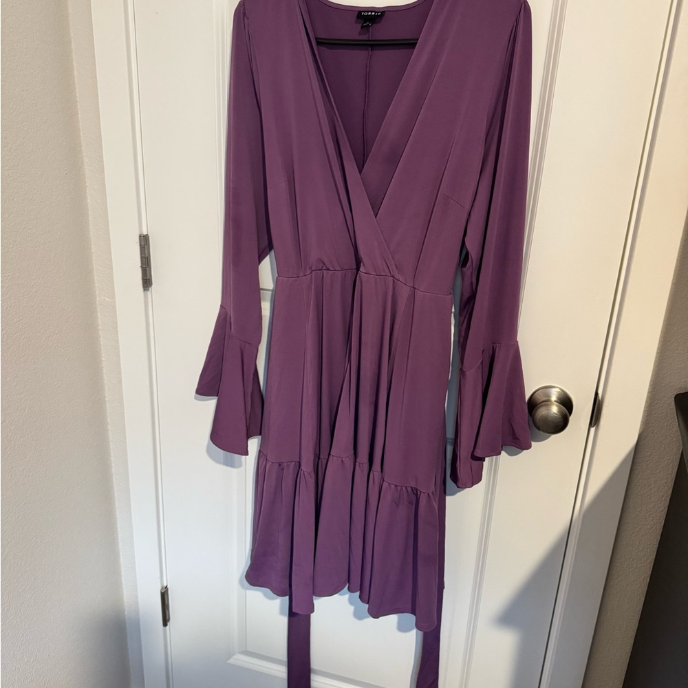 Chic Mauve Flare Sleeve Midi Dress